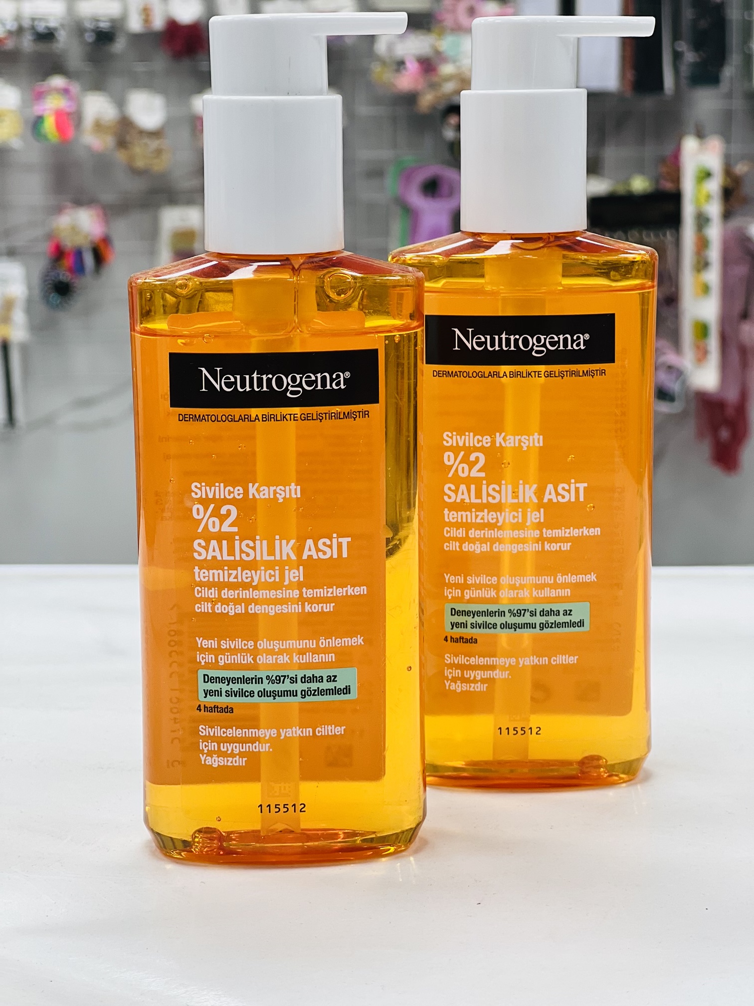 ژل شست و شوی صورت و ضد جوش نیتروژنا‌ neutrogena