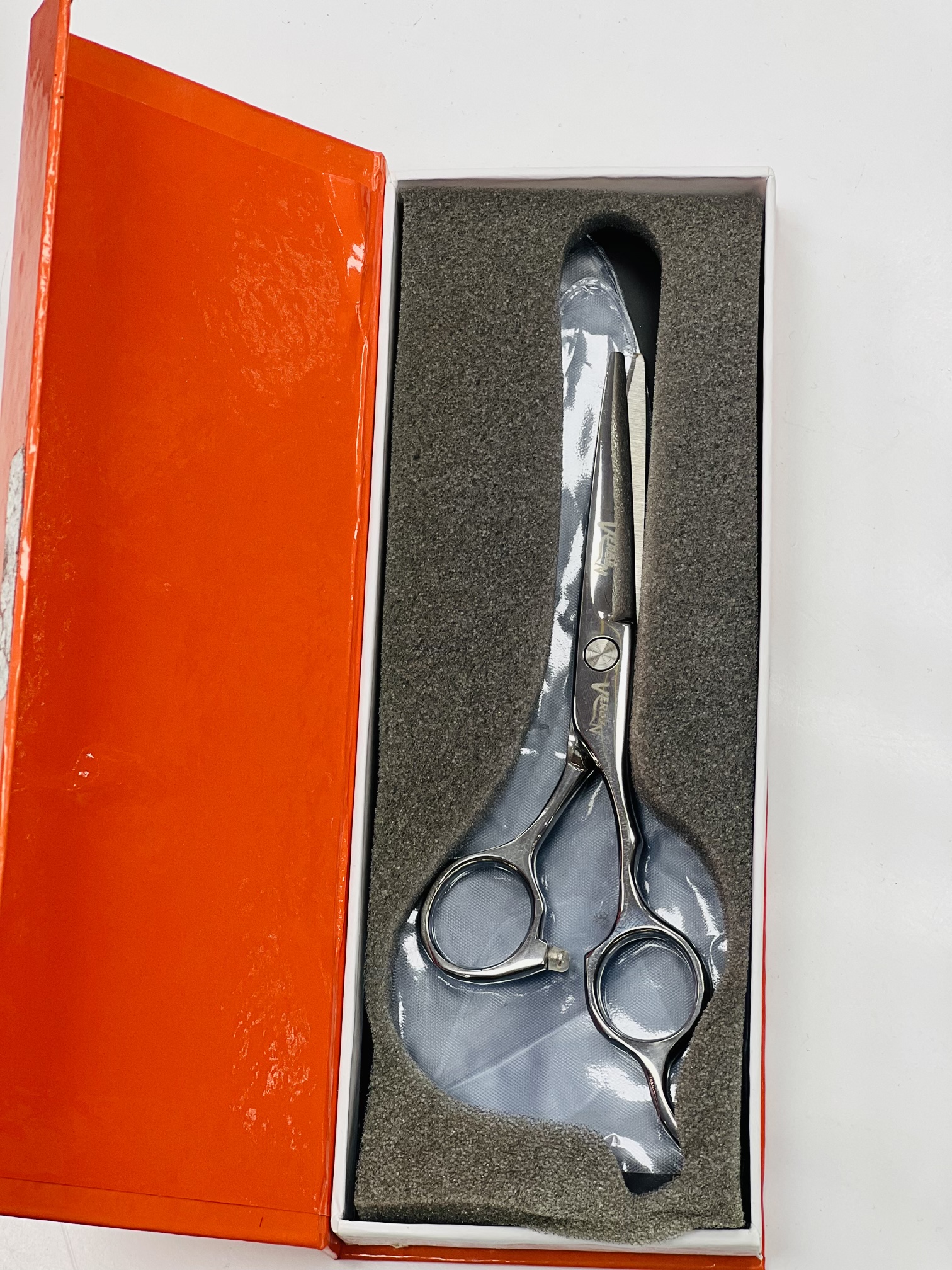 قیچی آرایشگری حرفه ای ورژن مدل M102